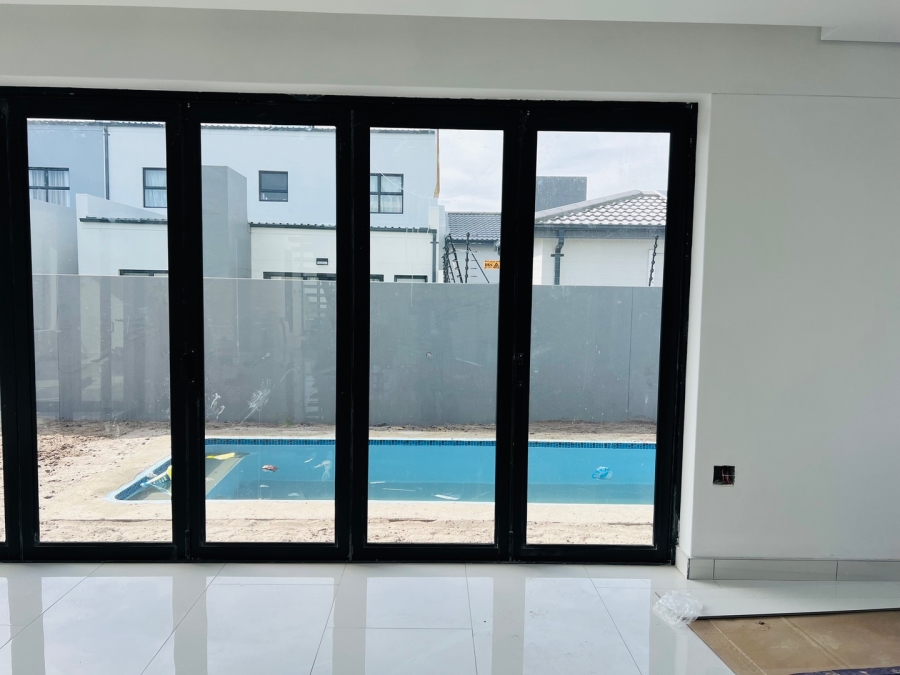  Bedroom Property for Sale in Sandown Western Cape